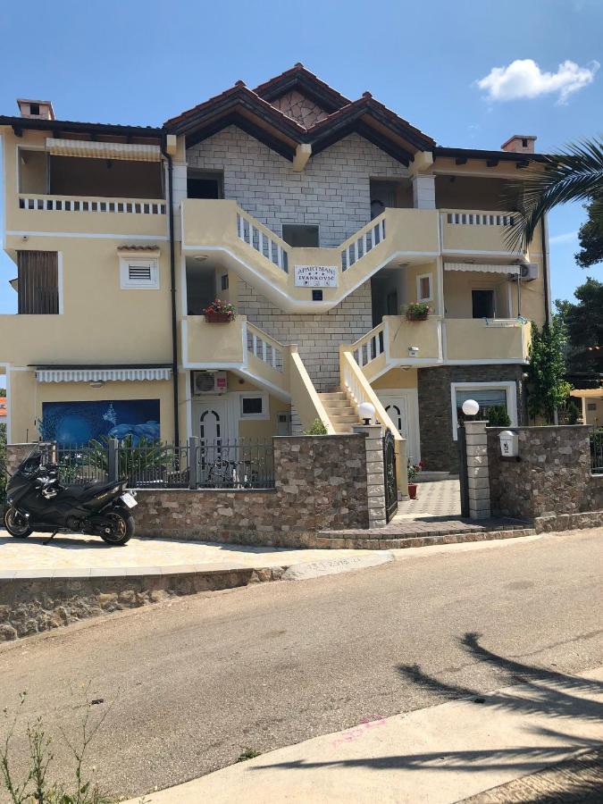 Apartments 2 Ivankovic สตารีกราด ภายนอก รูปภาพ
