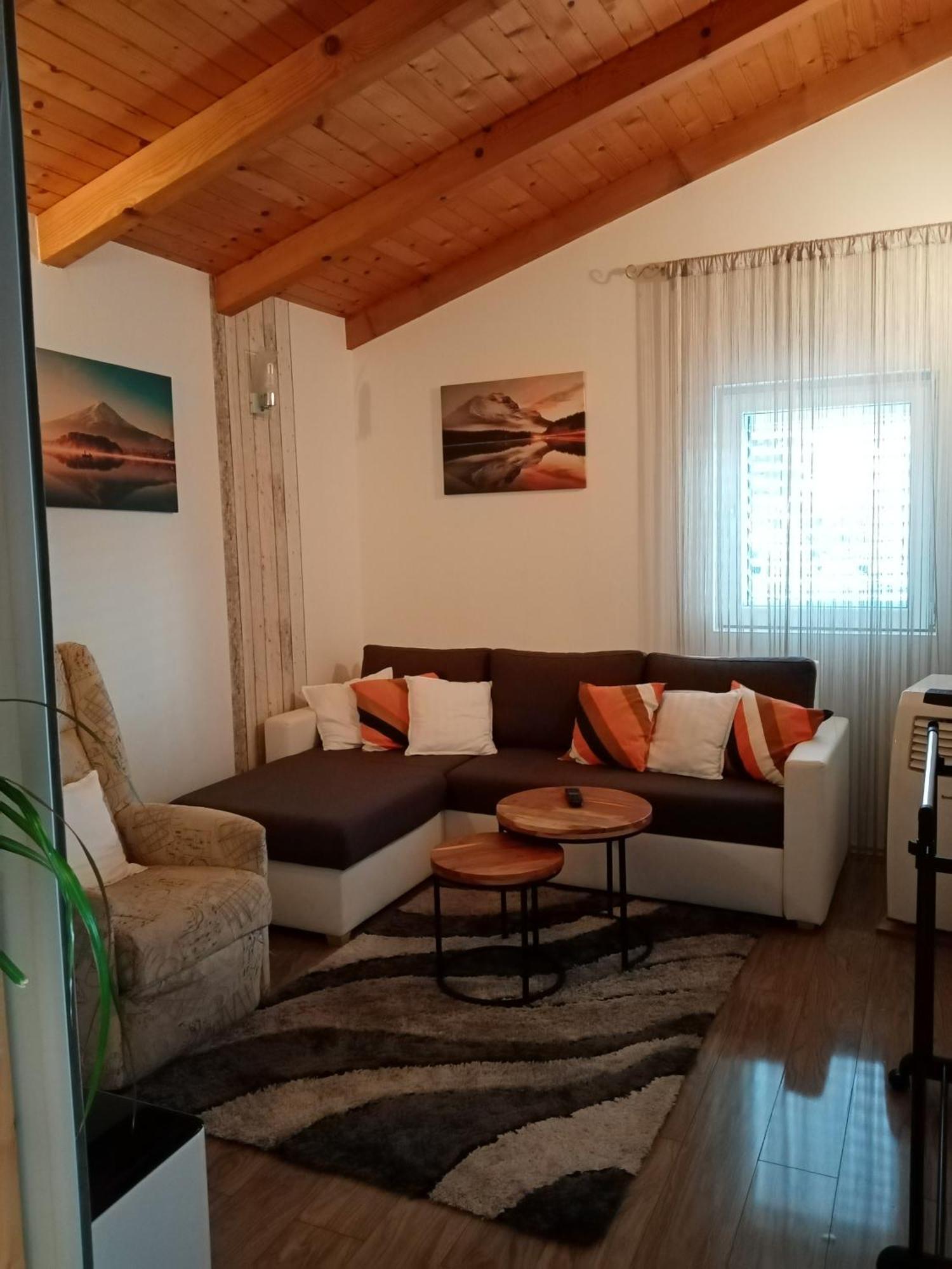 Apartments 2 Ivankovic สตารีกราด ภายนอก รูปภาพ